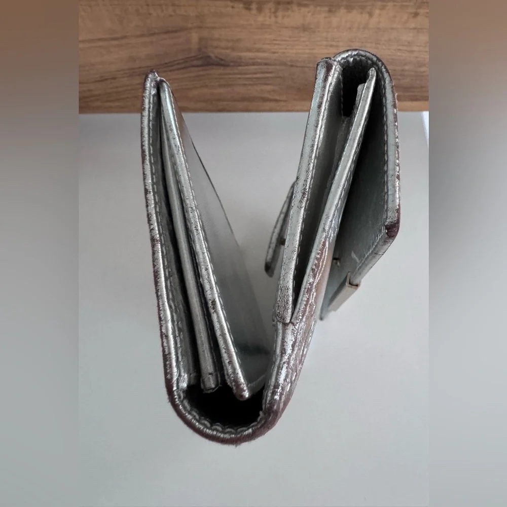 Gucci Silver Continental Wallet. - Picture 9 of 9